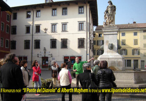 Passeggiata con Alberth Mayhem sui luoghi del romanzo noir Il Ponte del Diavolo a Cividale del Friuli