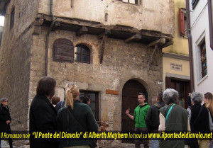 Passeggiata con Alberth Mayhem sui luoghi del romanzo noir Il Ponte del Diavolo a Cividale del Friuli