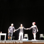 Applausi a teatro con il compositore Ivan Ziraldo e la burlesque performer Sweet Pepper